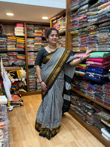black-saree-for-women
