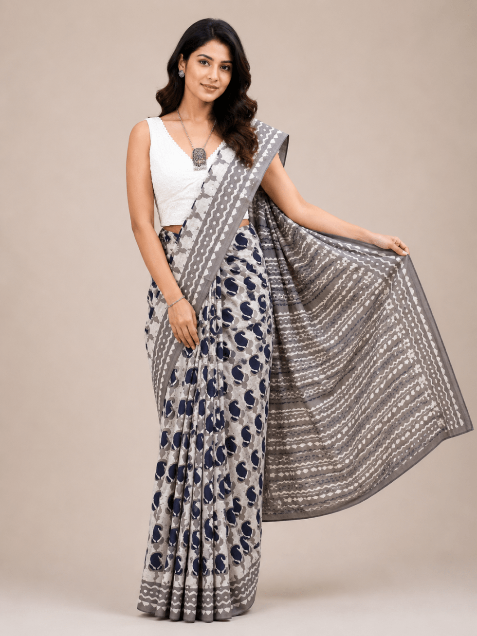 gulnar-beautiful-saree-bestseller-aditicollection