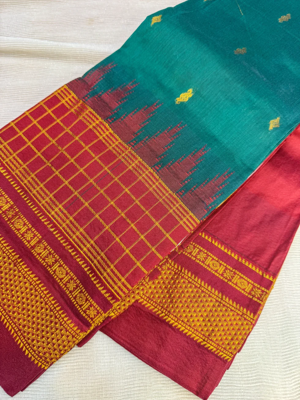 Handloom-Gadwal-Silk-Saree-–-Peacock-Green-Vermilion-Red
