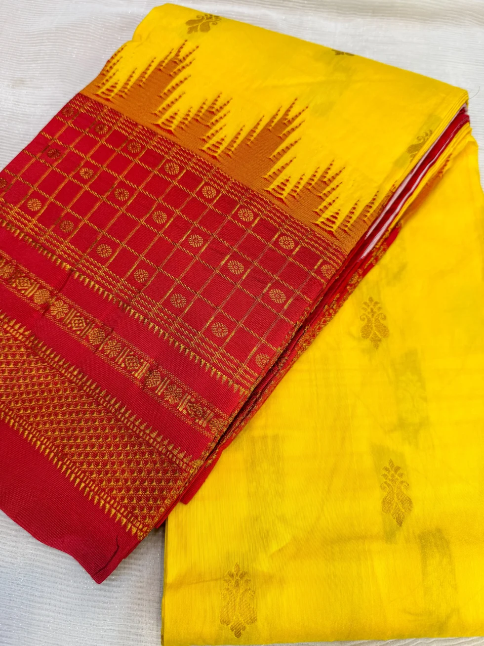 Handloom-gadwal-women-saree