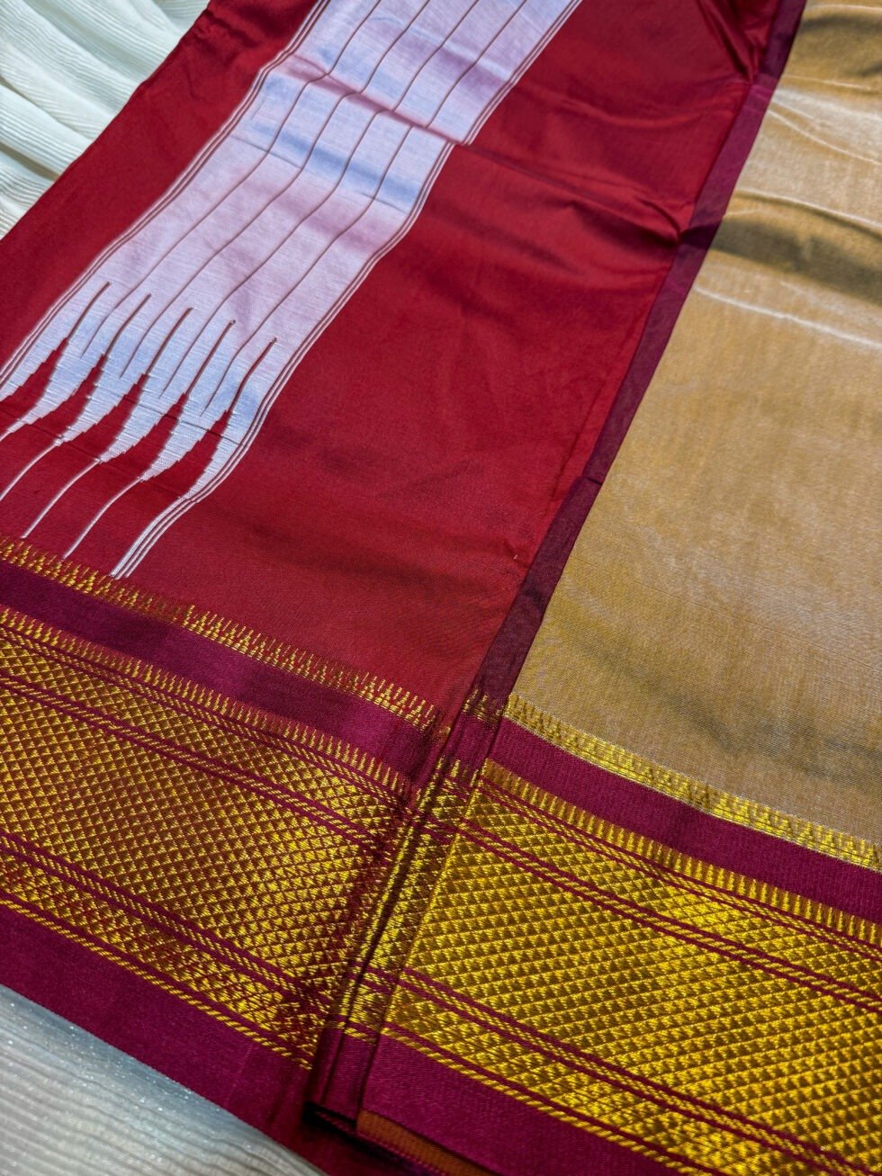 stand-gold-saree