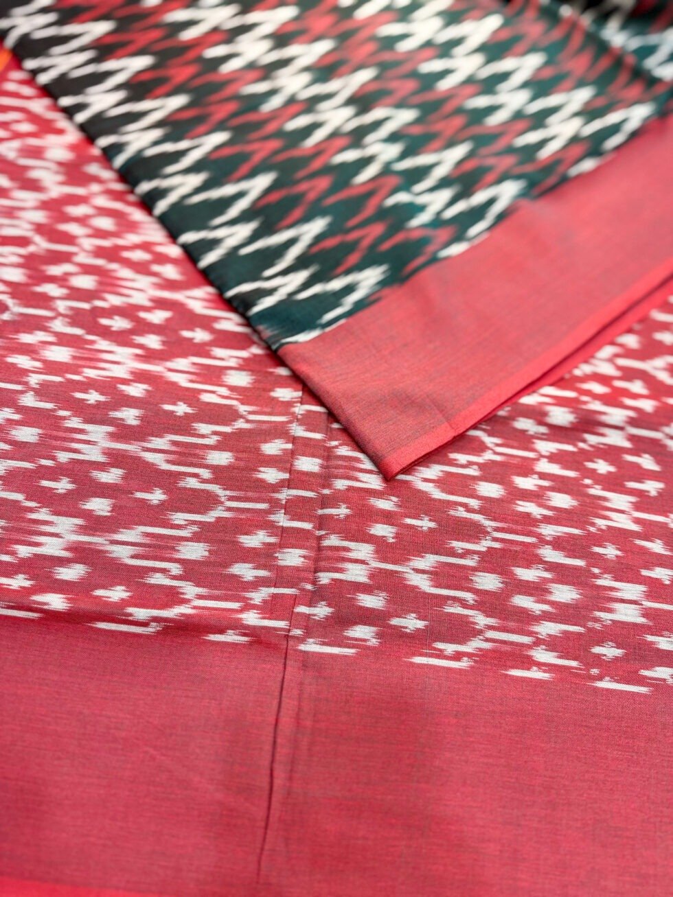 traditional-handloom-ikkat-saree-featuring-vermilion-red-border-and-bottle-green-body