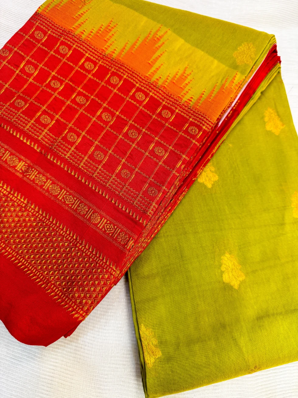 handloom-gadwal-silk-saree-parrot-green-vermilion-red-most-viral