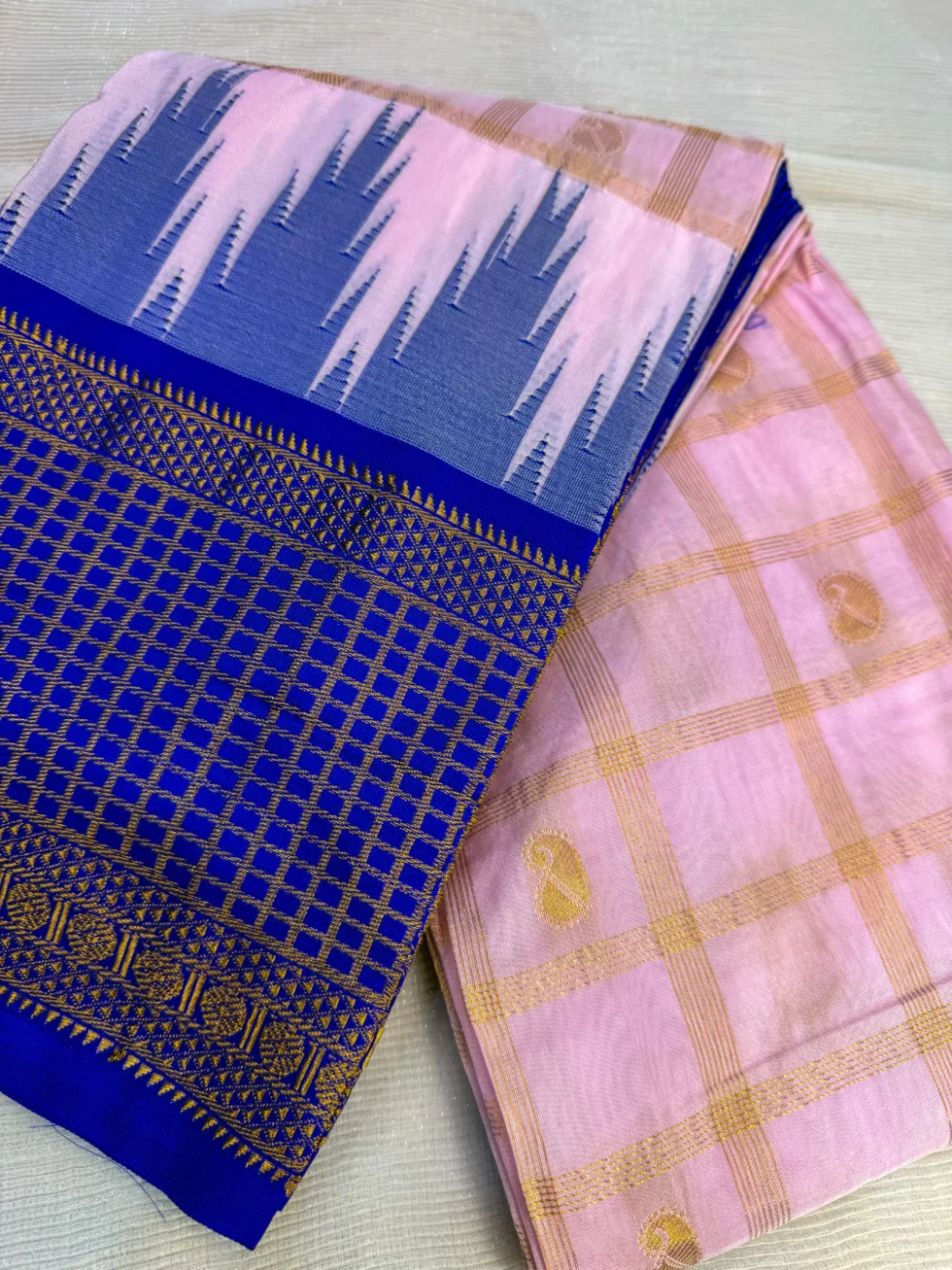 premium-handloom-gadwal-silk-saree-in-lavender-pink-and-royal-blue-for-weddings-and-festive-wear