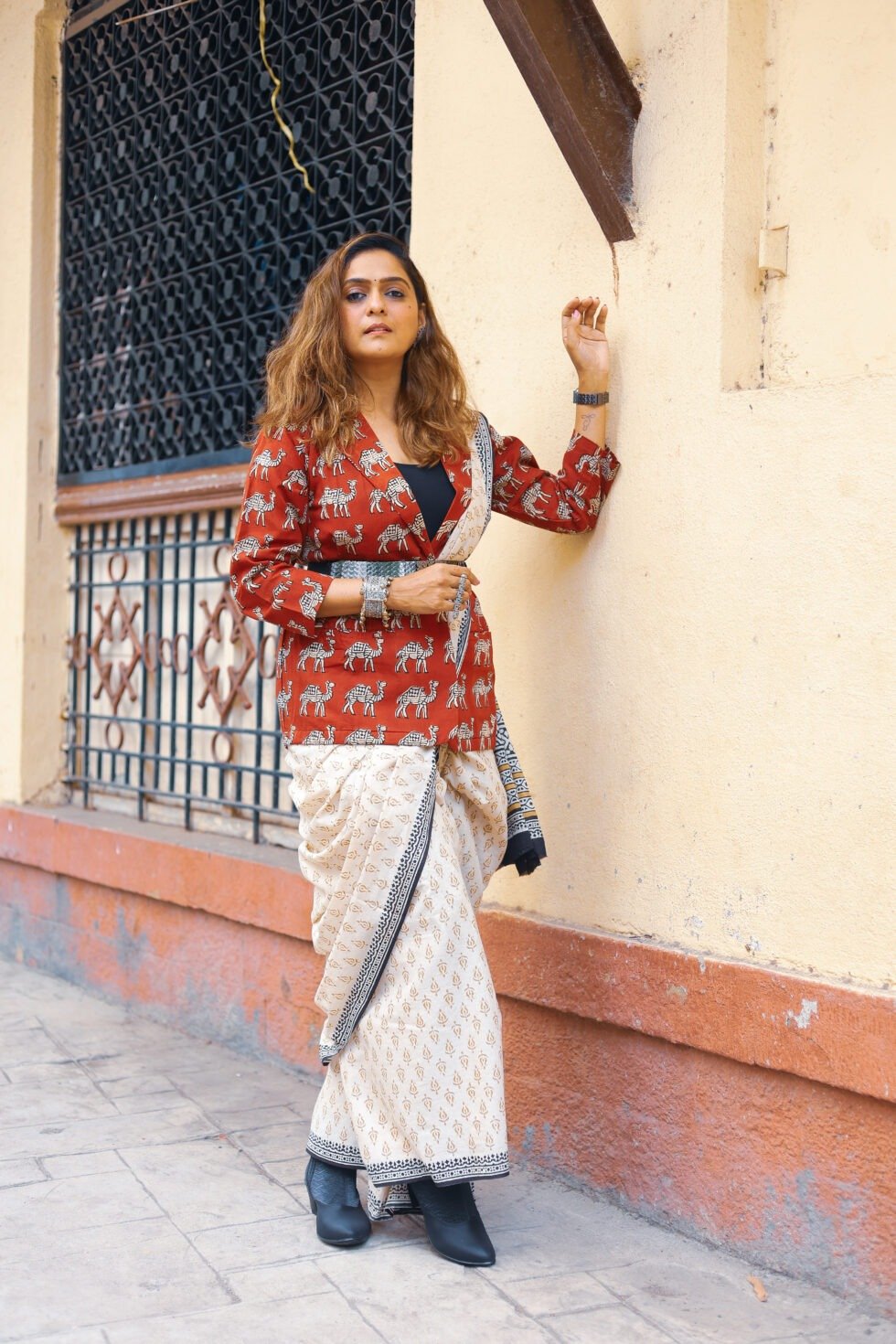 trishul-motif-cotton-saree-full-drape-view