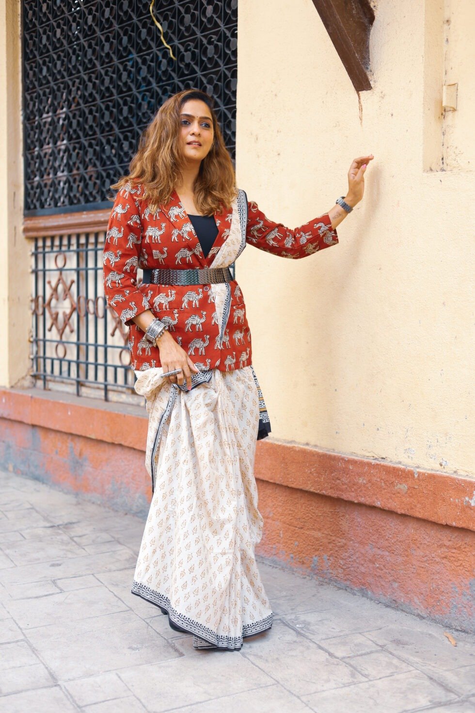 trishul-motif-mul-mul-saree-front-view