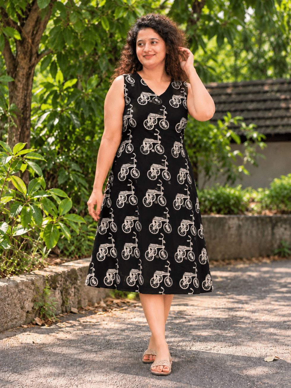 v-neck-detail-black-bicycle-handblock-print-dress